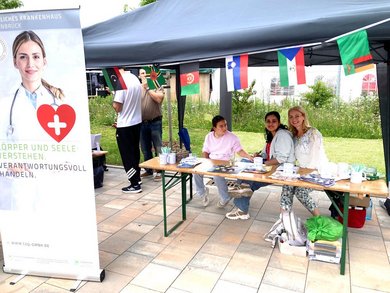 CKQ-Stand auf dem Fest der Kulturen