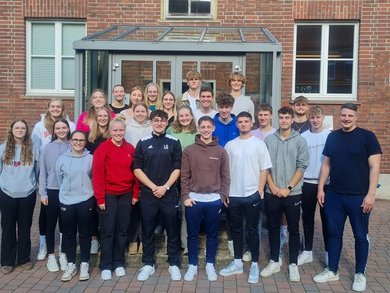 Fachschule für Physiotherapie - Gruppenfoto des neuen Kurses 2024